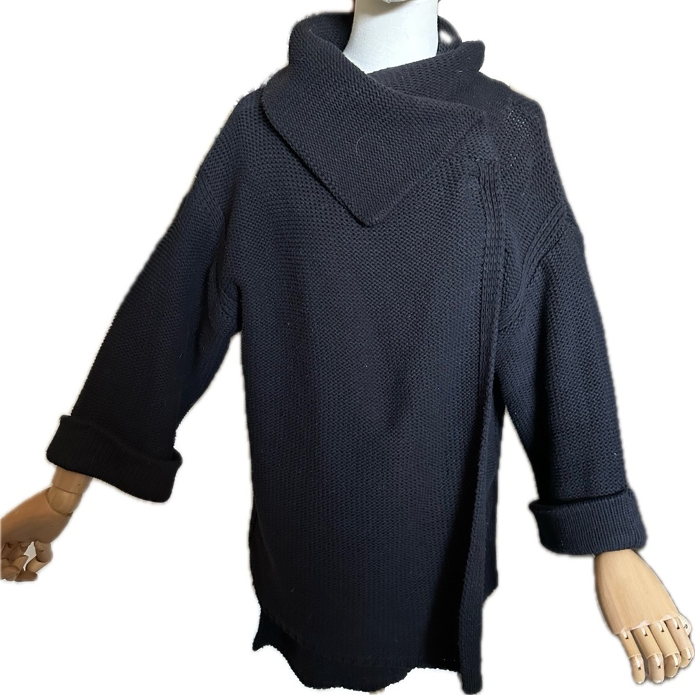 Comfy Unique Black Sweater